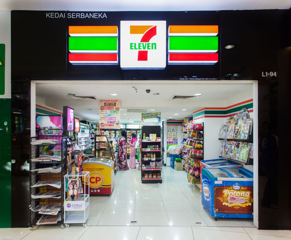 7 shop. Севен Элевен. Севен Элевен США. 7 Eleven магазин. Seven Eleven сеть.